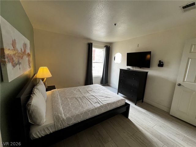 4200 South Valley View Boulevard 2010, Las Vegas, NV 89103