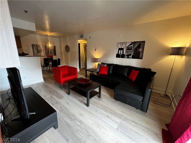 4200 South Valley View Boulevard 2010, Las Vegas, NV 89103