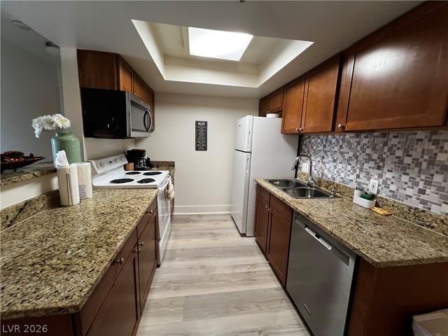 4200 South Valley View Boulevard 2010, Las Vegas, NV 89103