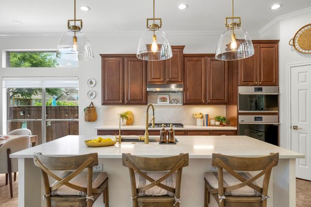 26 Winhall Place, The Woodlands, TX 77354