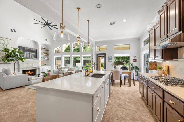 26 Winhall Place, The Woodlands, TX 77354
