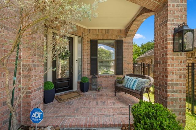26 Winhall Place, The Woodlands, TX 77354