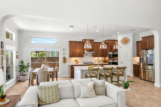 26 Winhall Place, The Woodlands, TX 77354