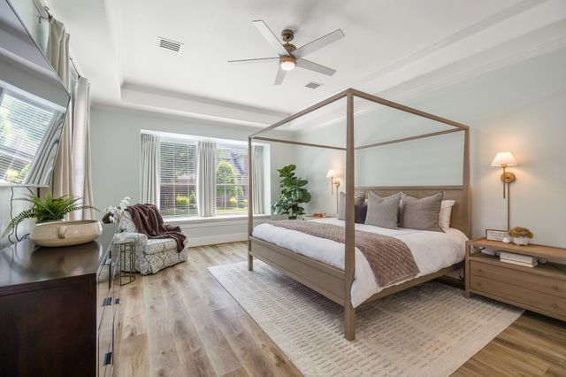 26 Winhall Place, The Woodlands, TX 77354