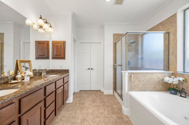 26 Winhall Place, The Woodlands, TX 77354