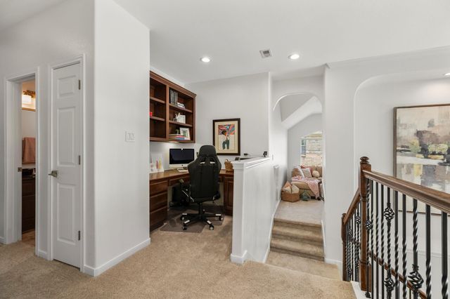 26 Winhall Place, The Woodlands, TX 77354