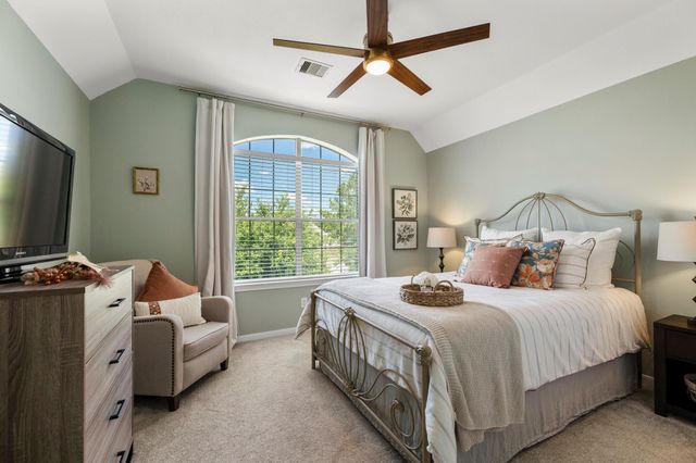 26 Winhall Place, The Woodlands, TX 77354