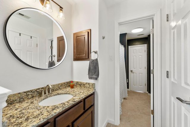 26 Winhall Place, The Woodlands, TX 77354