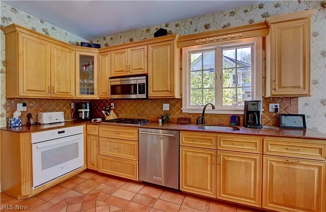 17313 Riverway Drive, Lakewood, OH 44107