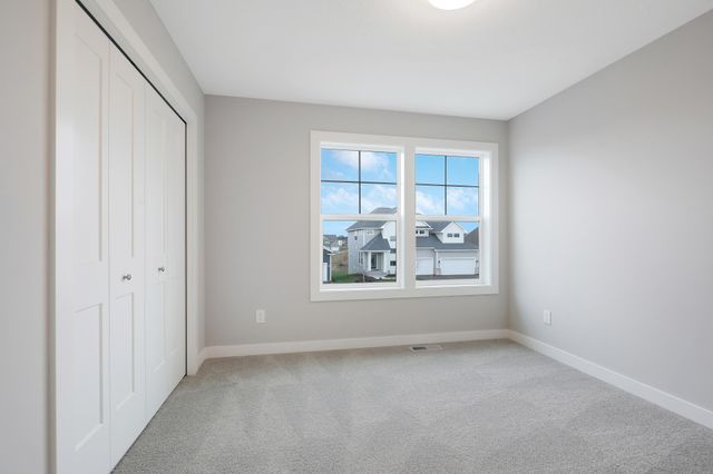 1539 Creekwood Dr, New Richmond, WI 54017