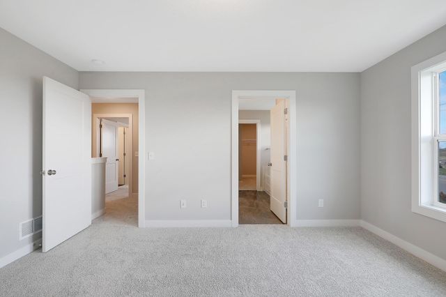 1539 Creekwood Dr, New Richmond, WI 54017