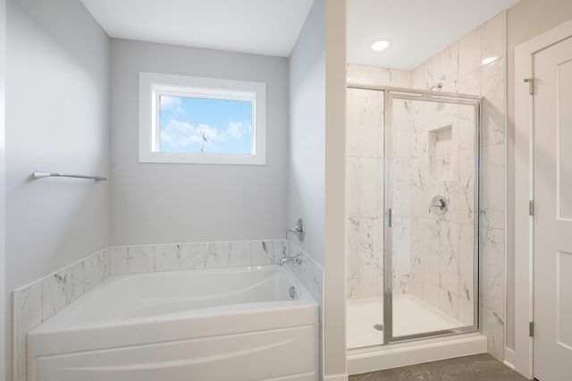 1539 Creekwood Dr, New Richmond, WI 54017