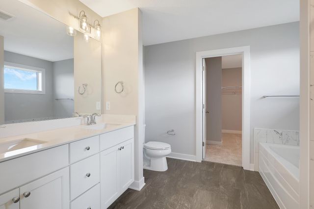 1539 Creekwood Dr, New Richmond, WI 54017