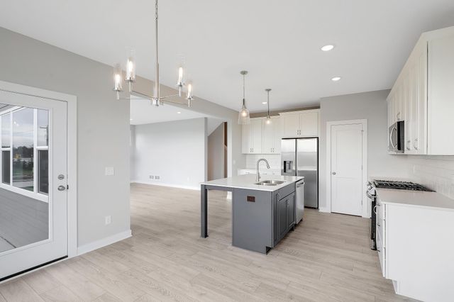 1539 Creekwood Dr, New Richmond, WI 54017