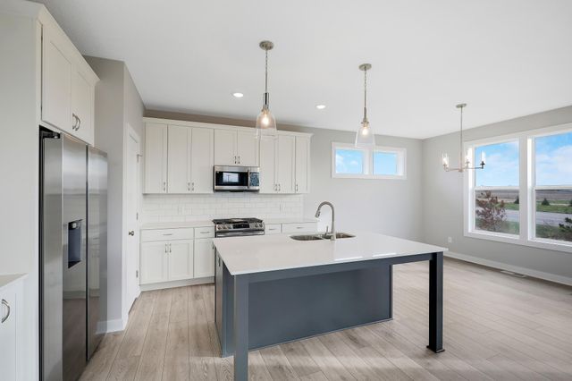 1539 Creekwood Dr, New Richmond, WI 54017