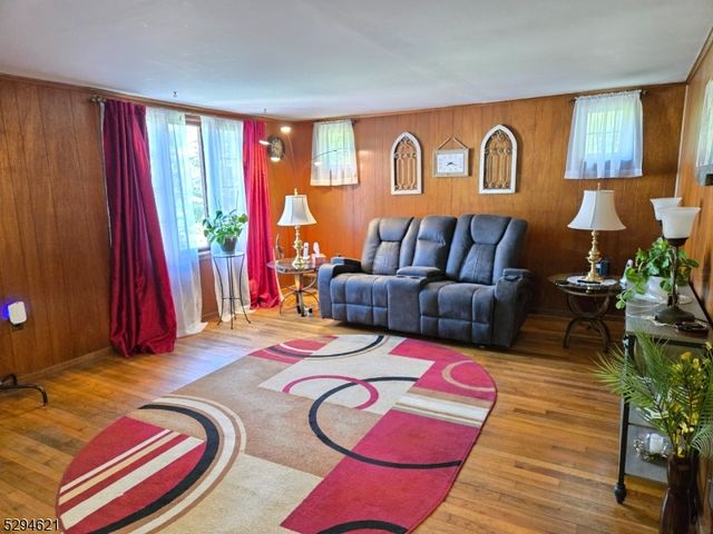 8 Forest Rd, Mount Olive Twp., NJ 07828