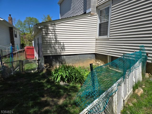 8 Forest Rd, Mount Olive Twp., NJ 07828