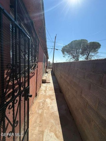 1213 N BOONE Street, El Paso, TX 79903