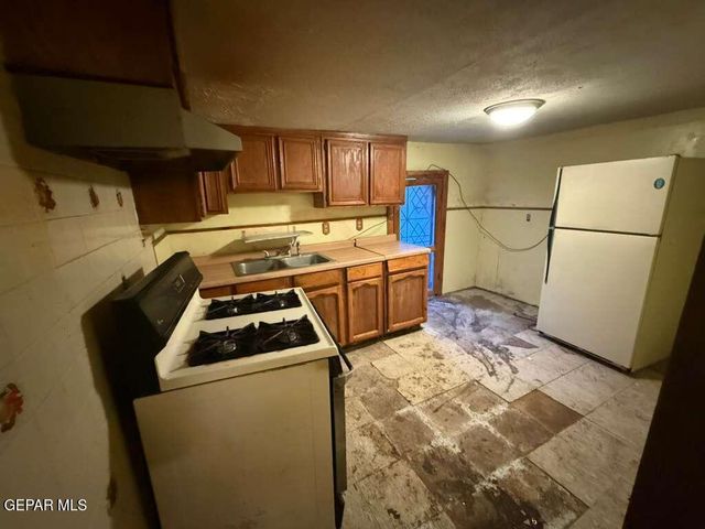 1213 N BOONE Street, El Paso, TX 79903