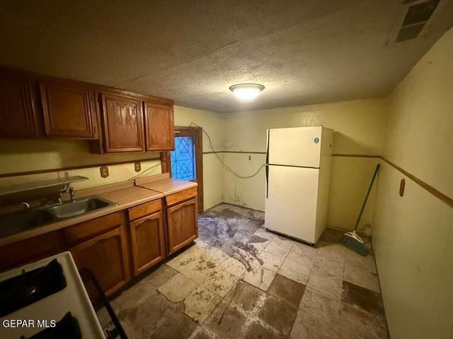 1213 N BOONE Street, El Paso, TX 79903
