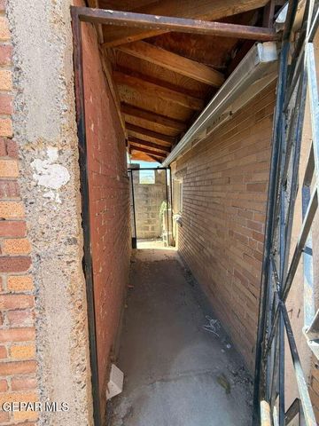 1213 N BOONE Street, El Paso, TX 79903