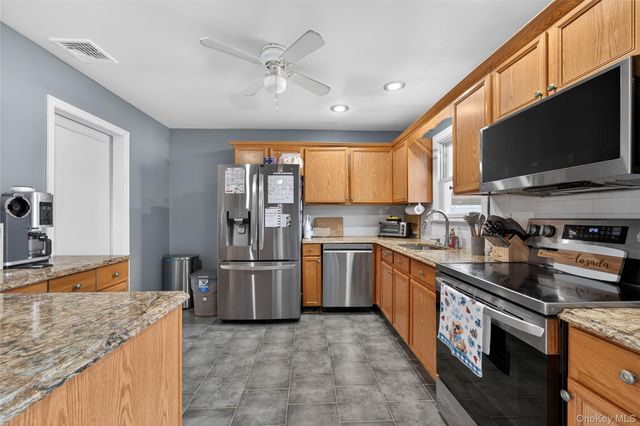 29 Rush Street, Port Jefferson, NY 11776