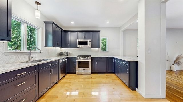14 Chestnut St 14, Stoneham, MA 02180