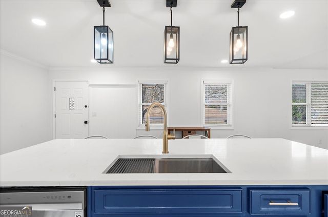 513 Rivercrest Drive, Woodstock, GA 30188