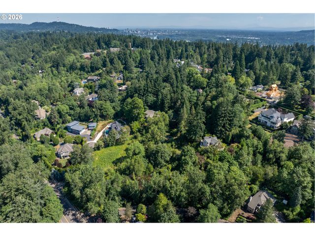 S POWERS Ct, Portland, OR 97219