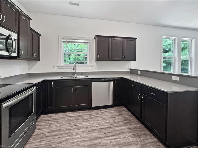 510 Princess Anne CIR, Elizabeth City, NC 27909