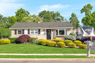 5 Robert Avenue, Howell, NJ 07731