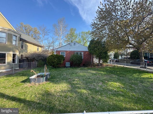 2000 LA GRANDE AVE, Alexandria, VA 22301