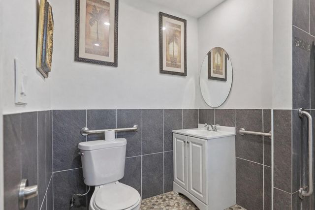 4688 NW 1st Street, Plantation, FL 33317