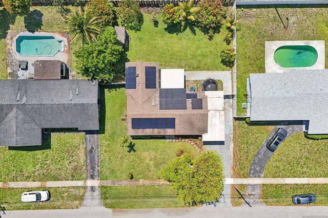 4688 NW 1st Street, Plantation, FL 33317