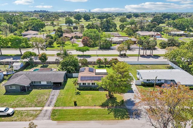 4688 NW 1st Street, Plantation, FL 33317
