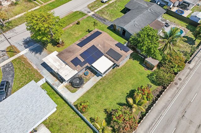 4688 NW 1st Street, Plantation, FL 33317