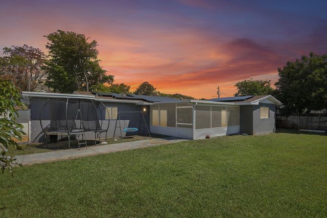 4688 NW 1st Street, Plantation, FL 33317