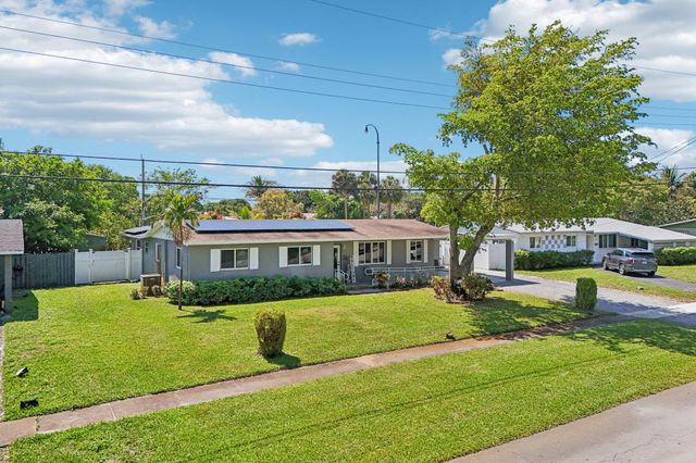 4688 NW 1st Street, Plantation, FL 33317