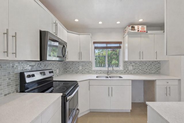 4688 NW 1st Street, Plantation, FL 33317