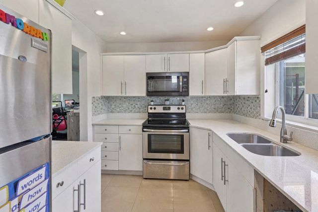 4688 NW 1st Street, Plantation, FL 33317