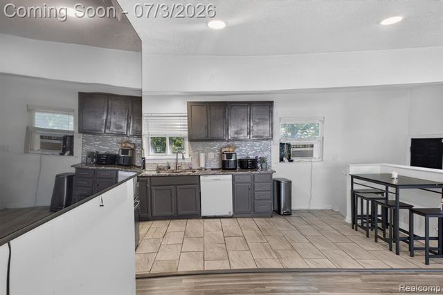 21326 Ithaca Avenue, Ferndale, MI 48220