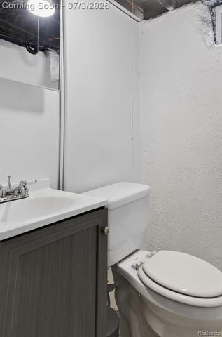 21326 Ithaca Avenue, Ferndale, MI 48220