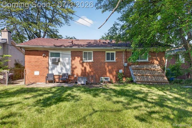 21326 Ithaca Avenue, Ferndale, MI 48220