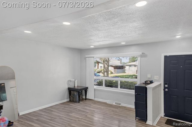 21326 Ithaca Avenue, Ferndale, MI 48220