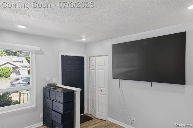 21326 Ithaca Avenue, Ferndale, MI 48220