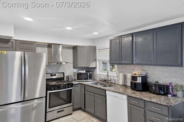 21326 Ithaca Avenue, Ferndale, MI 48220