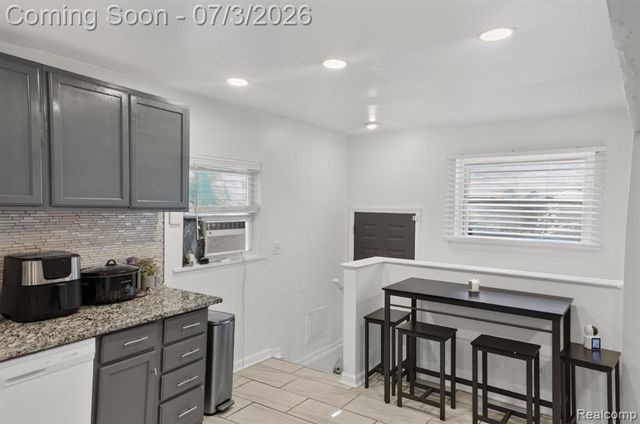 21326 Ithaca Avenue, Ferndale, MI 48220