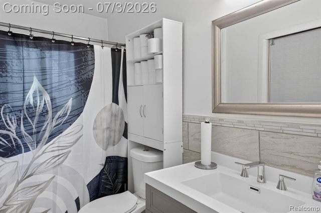 21326 Ithaca Avenue, Ferndale, MI 48220