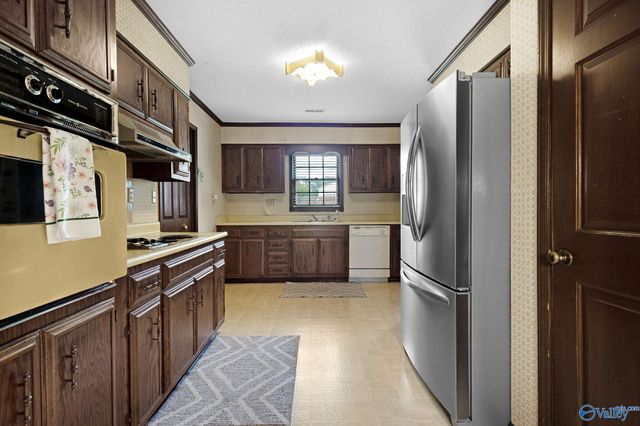 708 Apache Street NW, Hartselle, AL 35640