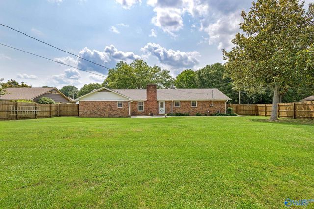708 Apache Street NW, Hartselle, AL 35640